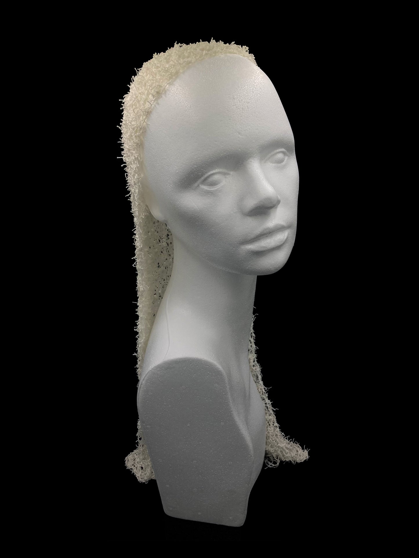 Handmade crochet Tarha in white, airy openwork, perfect for summer and wearable in various ways on the head and shoulders.
