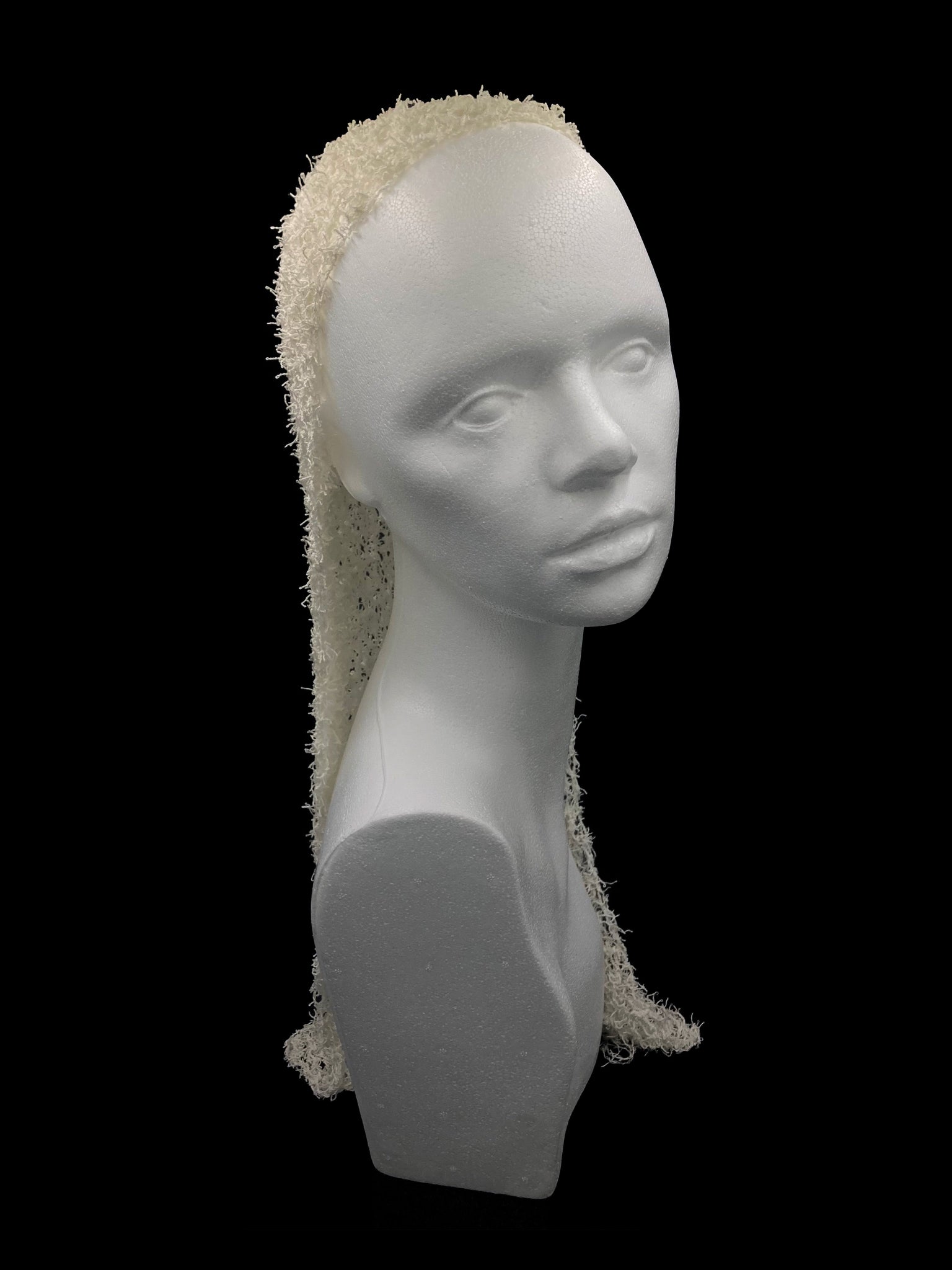Handmade crochet Tarha in white, airy openwork, perfect for summer and wearable in various ways on the head and shoulders.
