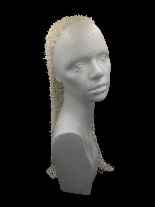 Handmade crochet Tarha in white, airy openwork, perfect for summer and wearable in various ways on the head and shoulders.

